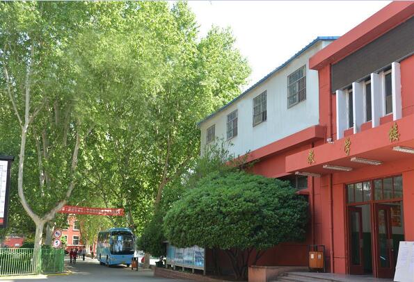 <b>西安艺术职业高级中学</b>