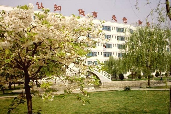 <b>武汉科技职业学院</b>