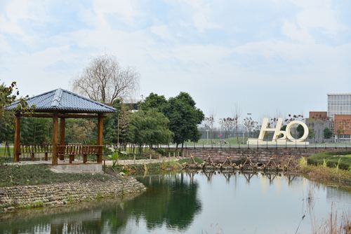 贵州中专学校