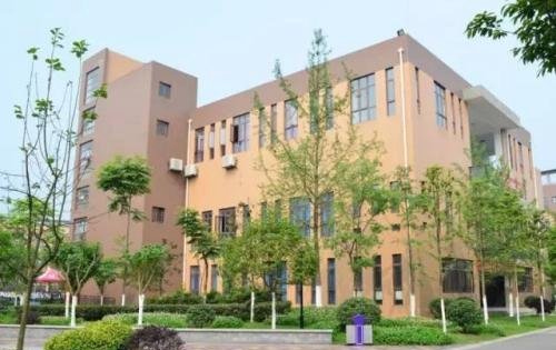 四川省郫县友爱职业技术学校位置在哪里_校园文化怎么样