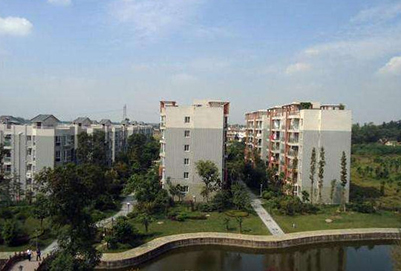重庆江北区高铁学校最好去哪里?