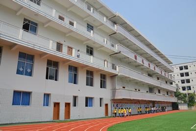 重庆沙坪坝区轨道学校学费贵吗?